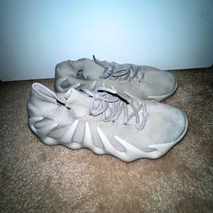 Yeezy 450 cloud white size 9 mens